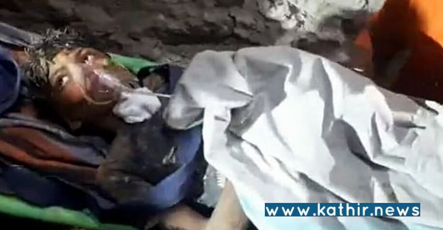 104 மணி நேரம் போராட்டத்திற்கு பின்னர் ஆழ்துளை கிணற்றில் விழுந்த சிறுவன் உயிருடன் மீட்பு!