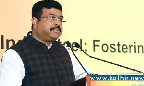 பள்ளிப் பாடத்திட்டத்தில் யோகா - மத்திய கல்வி அமைச்சர் தர்மேந்திர பிரதான் அதிரடி அறிவிப்பு