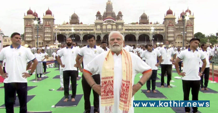 சர்வதேச யோகா தினம்: நாடு முழுவதும் அரசியல் தலைவர்கள், மாணவர்கள் உற்சாகத்துடன் பங்கேற்பு!