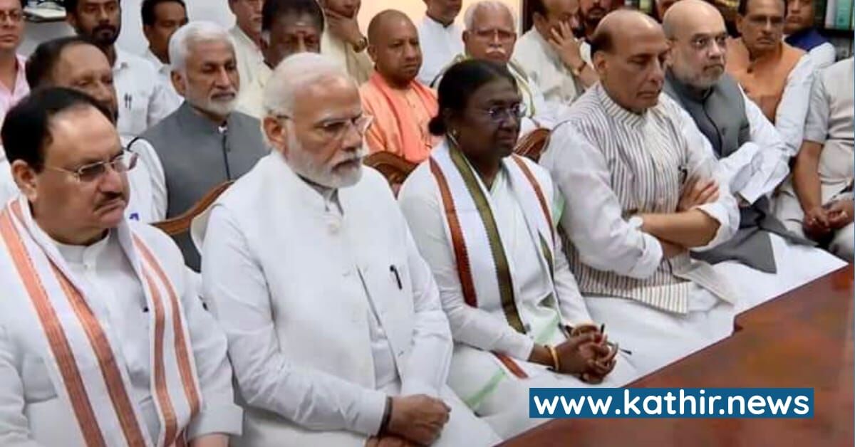 மோடி அமித்ஷா முன்னிலையில் வேட்புமனு தாக்கல் செய்த திரௌபதி முர்மு