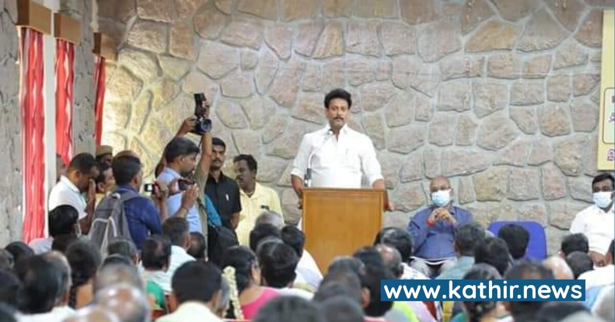 எல்லாரும் ஒத்துழைப்பு கொடுங்கள் - பள்ளிக்கல்வித்துறை அதிகாரிகள் மத்தியில் அமைச்சர் அன்பில் மகேஷ்