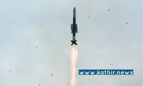 இனி இந்திய கப்பல் அருகில் துரும்புகூட நெருங்க முடியாது - தரையிலிருந்து வான் இலக்கை தாக்கும் குறைந்த தூர ஏவுகணை சோதனை வெற்றி! இனி இந்திய கப்பல் அருகில் துரும்புகூட நெருங்க முடியாது - தரையிலிருந்து வான் இலக்கை தாக்கும் குறைந்த தூர ஏவுகணை சோதனை வெற்றி!