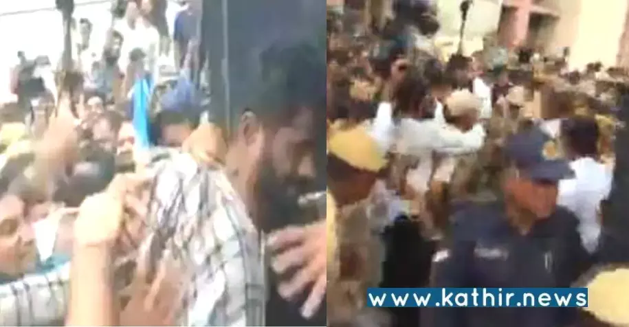 உதய்பூர் கொலையாளிகள் மீது வழக்கறிஞர்கள் சரமாரி அடி, உதை: நீதிமன்ற வாசலில் பரபரப்பு!