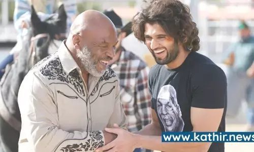 லைகர் படத்திற்காக நிர்வாண புகைப்படம் வெளியிட்ட விஜய் தேவரகொண்டா - இணையத்தில் வைரல் லைகர் படத்திற்காக நிர்வாண புகைப்படம் வெளியிட்ட விஜய் தேவரகொண்டா - இணையத்தில் வைரல்