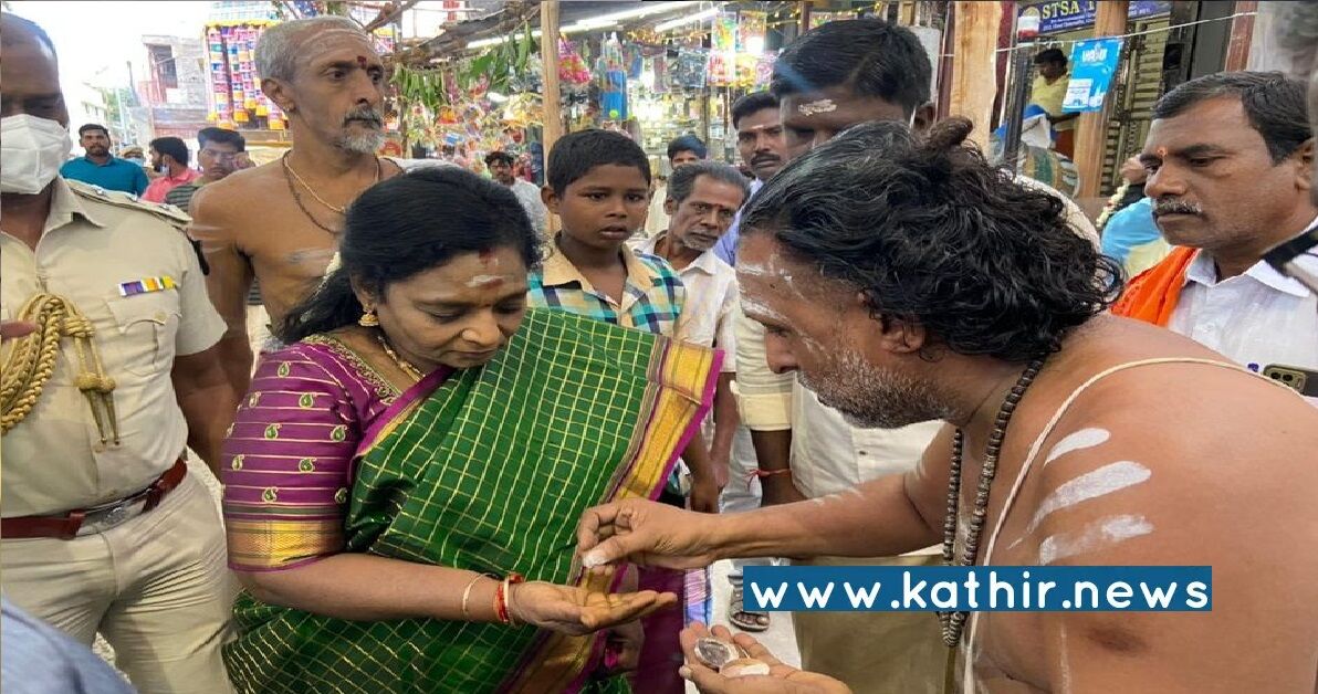 இடையில் நாரதர்கள் வேண்டாமே - சிதம்பரம் கோவில் குறித்து வெளியான சர்ச்சைக்கு புதுச்சேரி கவர்னர் தமிழிசையின் விளக்கம்!