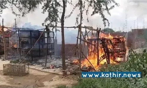 சிவன் கோவிலுக்குள் இறைச்சி துண்டை வீசிய கும்பல் - மக்கள் கொதித்து எழுந்ததால் தொடரும் பதற்றம்! சிவன் கோவிலுக்குள் இறைச்சி துண்டை வீசிய கும்பல் - மக்கள் கொதித்து எழுந்ததால் தொடரும் பதற்றம்!