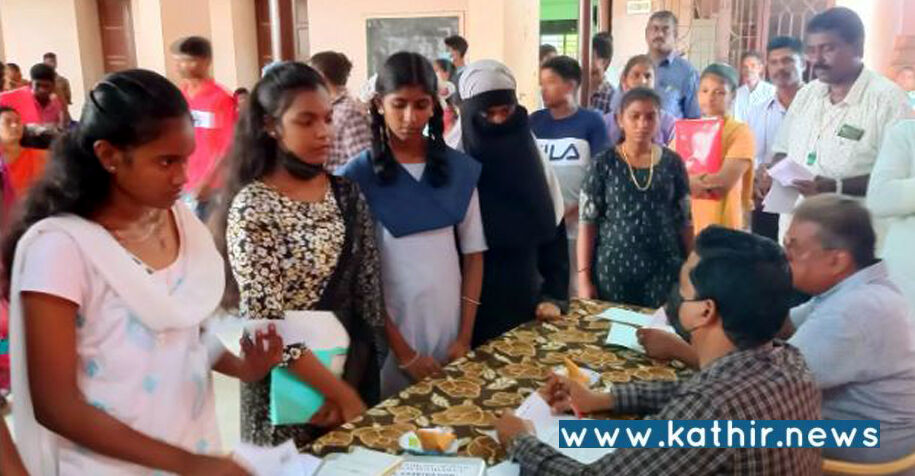 அரசு பள்ளியில் 11ம் வகுப்பு மாணவர் சேர்க்கை தொடங்கியது!