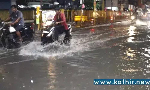 இடி, மின்னலுடன் கொட்டித்தீர்த்த கனமழை: வெள்ளக்காடாக மாறிய புதுவை!