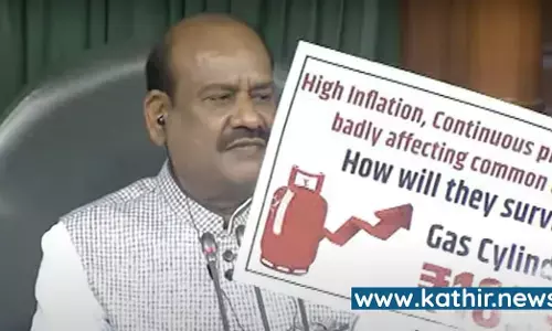 நாடாளுமன்றத்தில் பதாகைகள் இனி அனுமதி கிடையாது - சபாநாயகர் அதிரடி