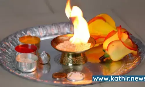 வழிபாடுகளின் போது கற்பூரம் காட்டி வணங்க சொல்வது ஏன்? ஆச்சர்ய தகவல்