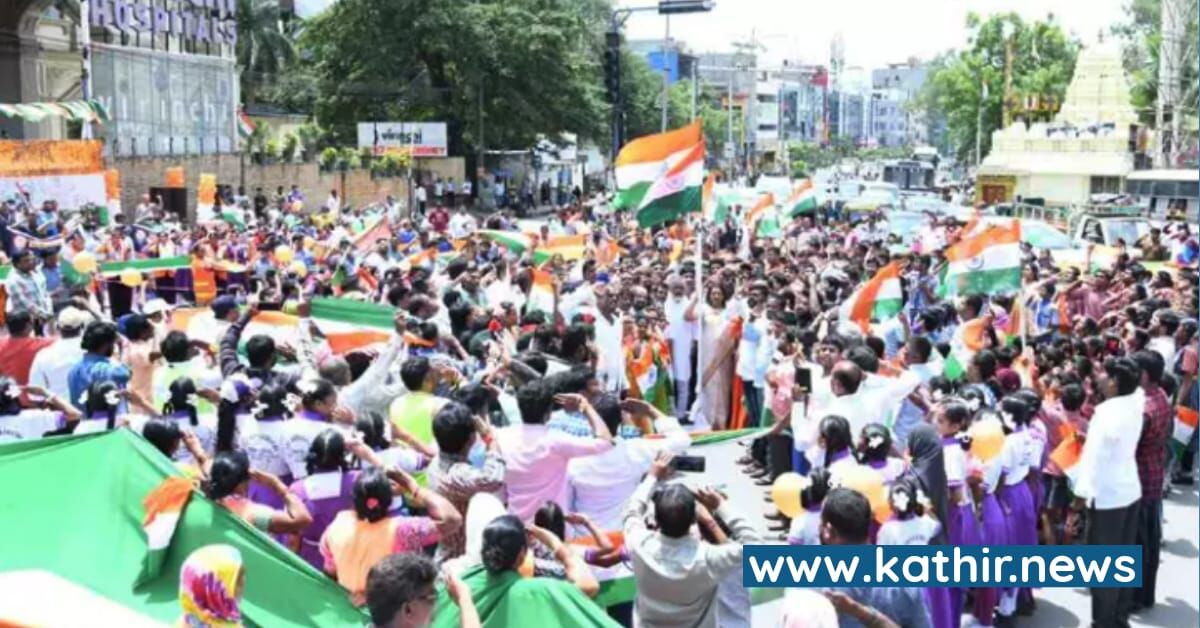 ஒரே நேரத்தில் 28 லட்சம் பேர் பாடிய தேசிய கீதம் - சுதந்திர தினத்தில் அசத்திய தெலுங்கானா அரசு
