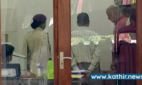 பார்களுக்கான டெண்டர் வழங்குவதில் முறைகேடு - டெல்லி துணை முதல்வரின் வீட்டில் சி.பி.ஐ அதிரடி ரெய்டு