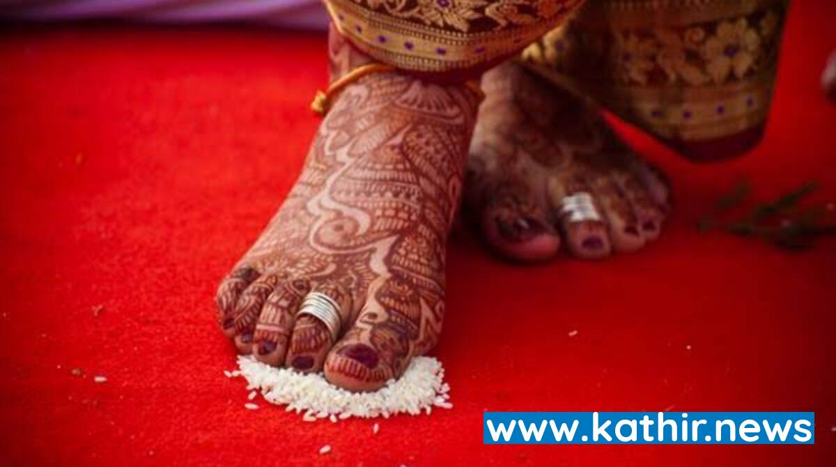 மணமகள் வலது கால் வைத்து ஏன் நுழைய வேண்டும் ?