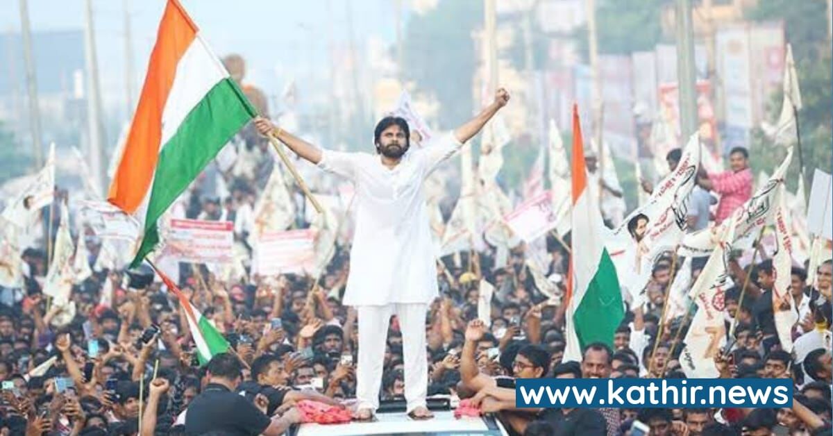 பவன் கல்யாண் பிறந்தநாள் ஸ்பெஷல் ஷோ - திரையரங்கை அடித்து உடைத்த ரசிகர்கள்