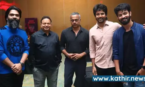 கார், பைக் என பரிசுகளை வழங்கும் ஐசரி கணேஷ் - வெந்து தணிந்தது காடு வெற்றி கொண்டாட்டத்தில் படக்குழுவினர் உற்சாகம் கார், பைக் என பரிசுகளை வழங்கும் ஐசரி கணேஷ் - வெந்து தணிந்தது காடு வெற்றி கொண்டாட்டத்தில் படக்குழுவினர் உற்சாகம்