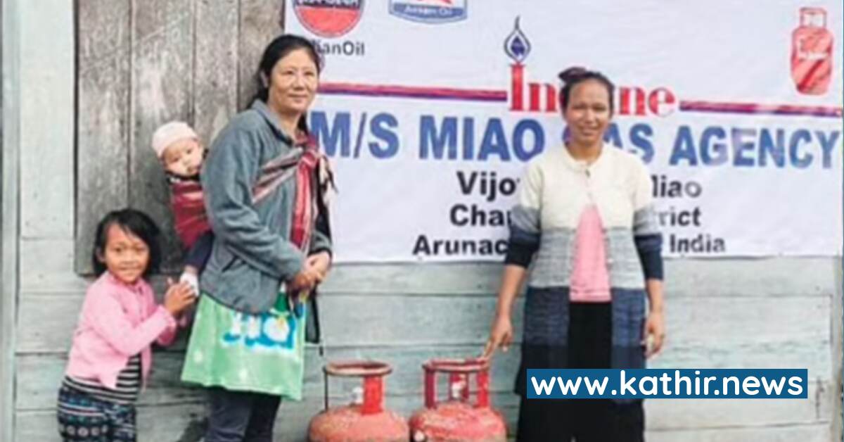 57 ஆண்டுகளுக்கு பிறகு சிலிண்டர் இணைப்பு கிடைத்ததை கொண்டாடும் மக்கள் - மோடி அரசின் அசாத்திய பாய்ச்சல்