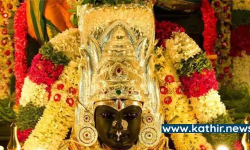 கைகூப்பி வணங்குபவருக்கு கருணை மழை பொழியும் கருமாரியின் அதிசயங்கள்!