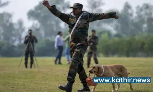 காஷ்மீரில் ராணுவ வீரர்களை காக்கும் மோப்ப நாய்கள்: பயங்கரவாதிகளை அலறவிடும் புது டெக்னிக்!