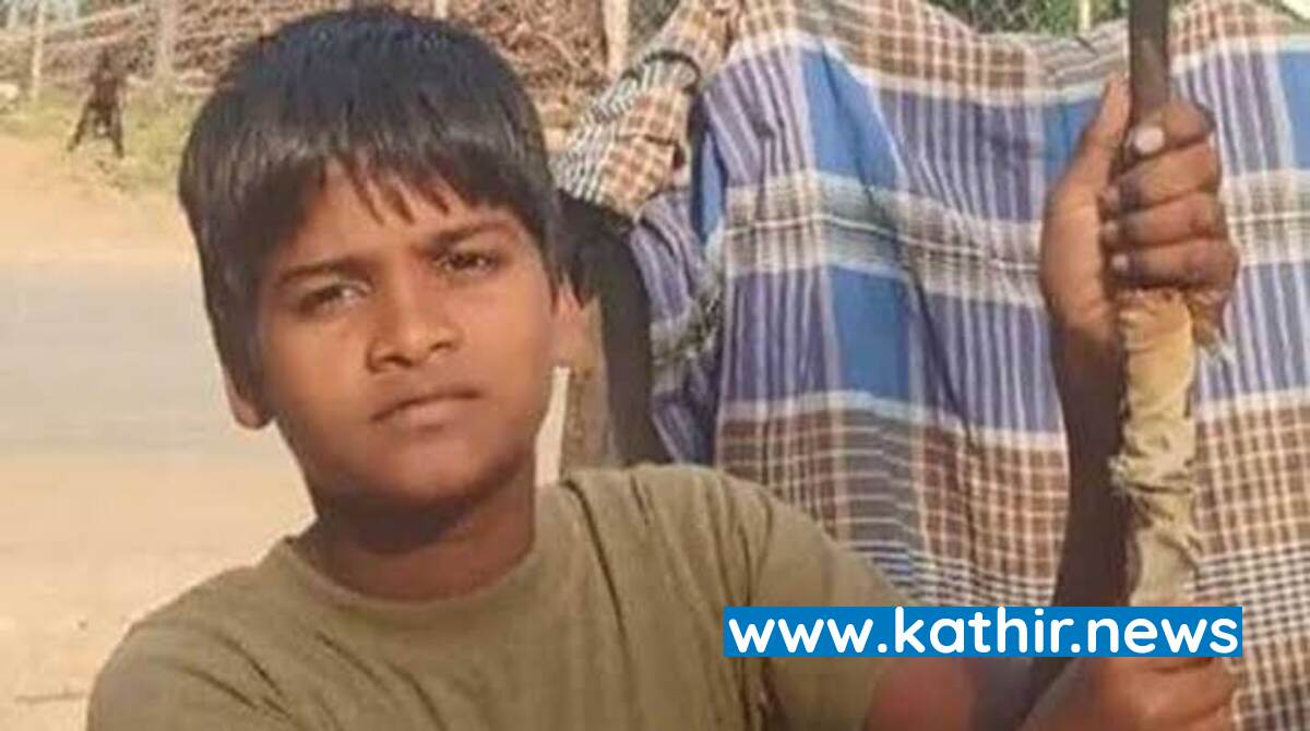 கிராம நிர்வாக அலுவலக கட்டிடம் இடிந்து விழுந்து மாணவன் பலி - கண்டுகொள்ளுமா தமிழக அரசு?