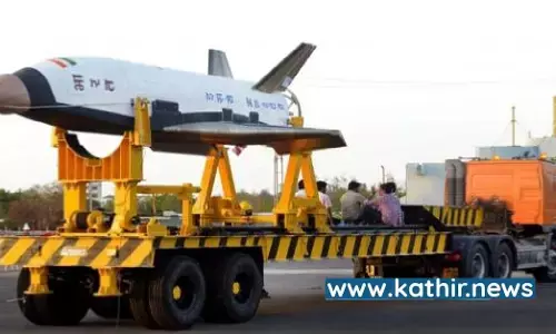 எலன் மஸ்க்கின் ஸ்பேஸ் எக்ஸ் நிறுவனத்துக்கு சவால் விடும் இஸ்ரோ: மீண்டும் பயன்படுத்தக்கூடிய உள்நாட்டில் தயாரிக்கப்பட்ட ஆர்எல்வி விண்கலம் ரெடி!