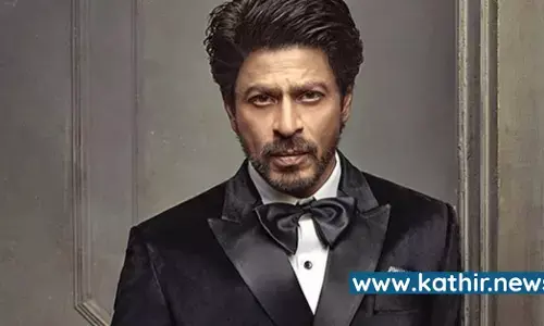 இரவு முழுவதும் அதிகாரிகளால் விமான நிலையத்தில் உட்காரவைக்கப்பட்ட ஷாருக்கான் - ஏன் தெரியுமா? இரவு முழுவதும் அதிகாரிகளால் விமான நிலையத்தில் உட்காரவைக்கப்பட்ட ஷாருக்கான் - ஏன் தெரியுமா?