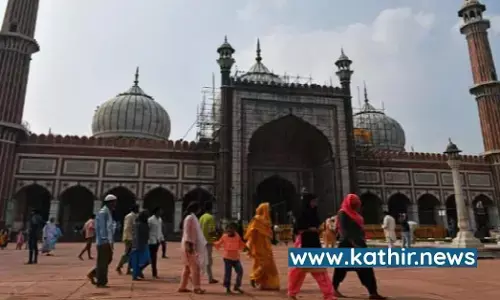 ஜும்மா மசூதியில் பெண்கள் நுழைய தடை: சபரிமலைக்கு பொங்கிய கூட்டம் எங்கே? இணையவாசிகள் விமர்சனம்!