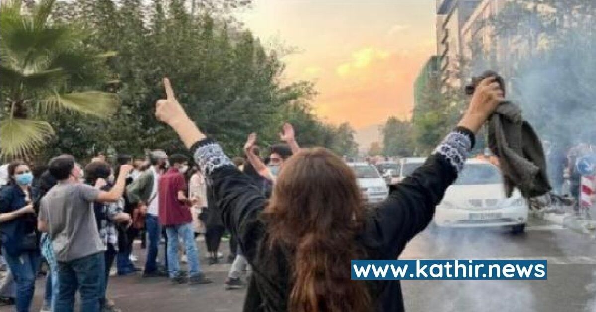 ஹிஜாப் அணியாத பெண்ணுக்கு வங்கிச் சேவை: மேனேஜர் பதவி நீக்கம்!