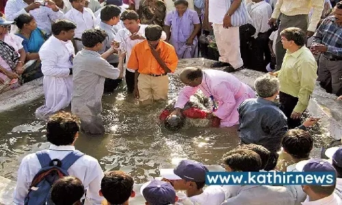 பட்டியலின மக்களை வலுக்கட்டாயமாக மதம் மாற்றிய பாதிரியார், அவரது மனைவி - இளம்பெண்ணை கற்பழித்த மகன்!