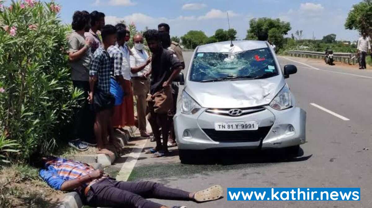 மதுரையில் மோட்டார் சைக்கிளில் காரை மோத விட்டு நடுரோட்டில் வாலிபர் வெட்டி கொலை - கொலைக்களமாகும் தமிழகம்