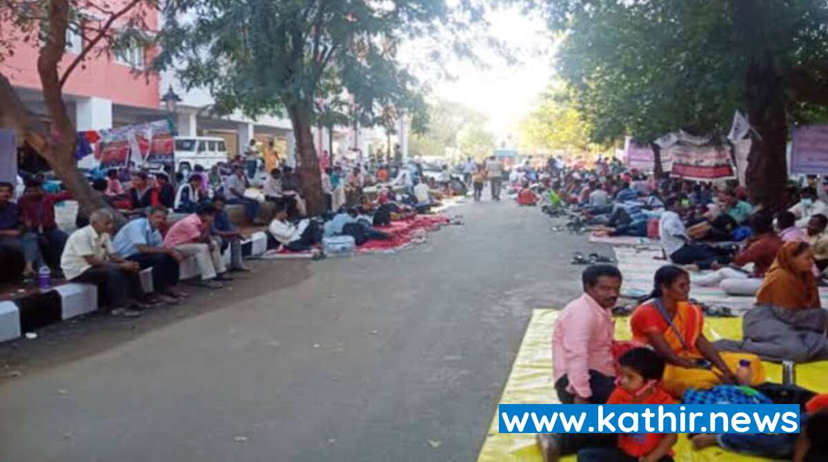 4-வது நாளை கடந்த இடைநிலை ஆசிரியர்கள் போராட்டம் - அமைச்சர் அன்பில் மகேஷ் நடத்திய பேச்சுவார்த்தை தோல்வி