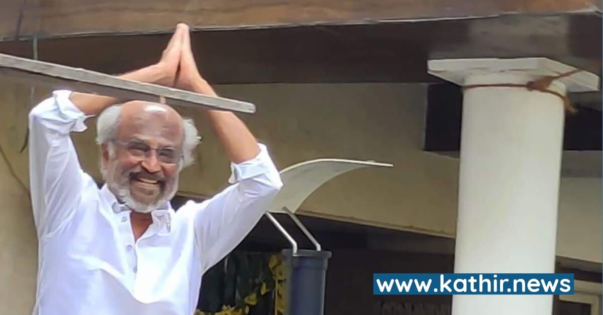 புத்தாண்டிற்கு ஏமாற்றாமல் ரசிகர்களுக்கு தரிசனம் தந்த சூப்பர் ஸ்டார்