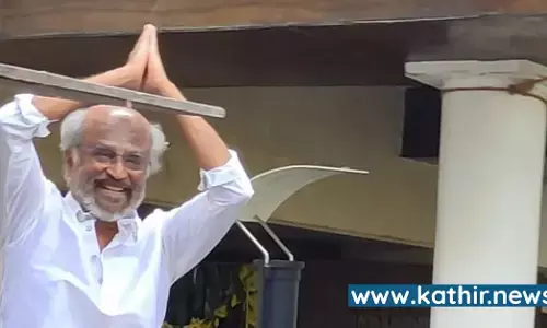 புத்தாண்டிற்கு ஏமாற்றாமல் ரசிகர்களுக்கு தரிசனம் தந்த சூப்பர் ஸ்டார்