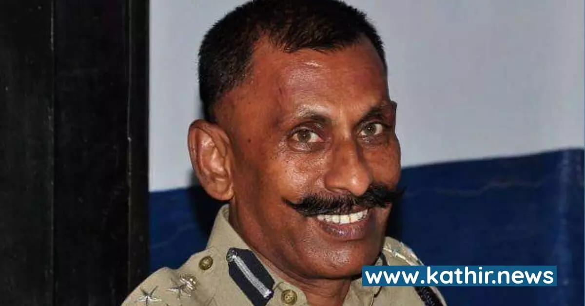 அடிச்சு வச்ச பணத்துக்கு ரைடு வரக்கூடாதுன்னு பொண்டாட்டிய கோவிலுக்கு அனுப்புறாங்க - கோவிலை காப்பாற்றுங்கள் - சீரும் ஐ.ஜி.பொன்.மாணிக்கவேல் அடிச்சு வச்ச பணத்துக்கு ரைடு வரக்கூடாதுன்னு பொண்டாட்டிய கோவிலுக்கு அனுப்புறாங்க - கோவிலை காப்பாற்றுங்கள் - சீரும் ஐ.ஜி.பொன்.மாணிக்கவேல்