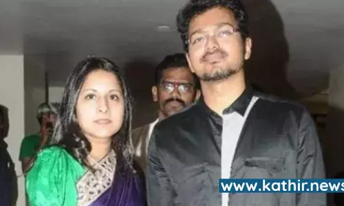 தனது மனைவி சங்கீதாவுடன் வாரிசு படத்தை கண்டுகளித்த விஜய்