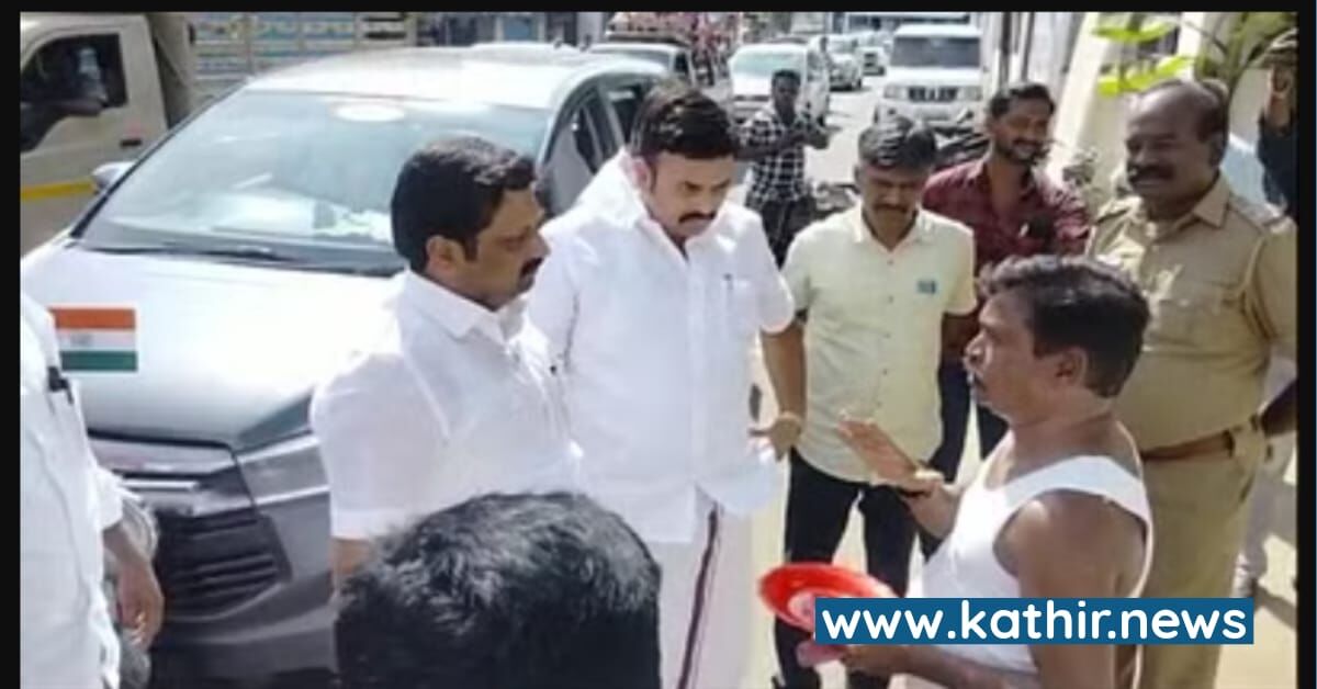 'எங்கே போனஸ்?' தி.மு.க எம்.பி, எம்.எல்.ஏ'க்களை நிறுத்தி கதறவிட்ட தூய்மை பணியாளர்கள்