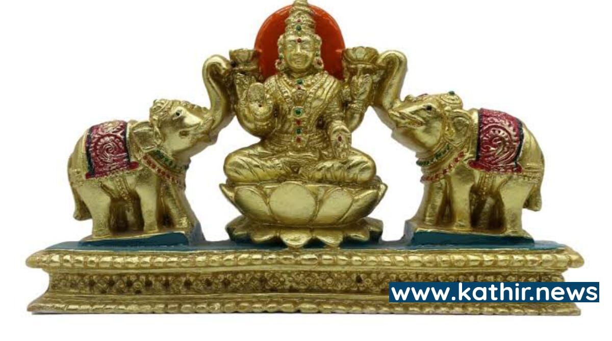 வீட்டில் லட்சுமி தேவியுடன்   யானை படம் வைப்பதால் நிகழும் அதிசயம்