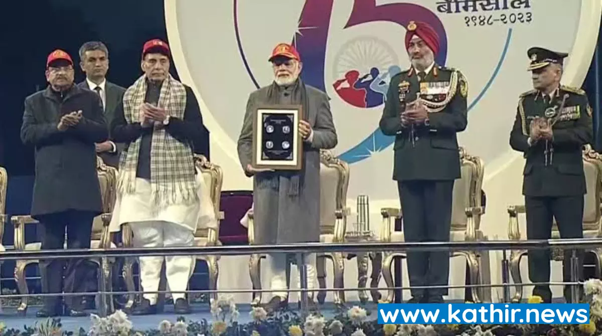 டெல்லியில் என்.சி.சி மாணவர்களின் பிரம்மாண்ட பேரணி - 75 ரூபாய் நாணயத்தை பிரதமர் மோடி வெளியிட்டார் டெல்லியில் என்.சி.சி மாணவர்களின் பிரம்மாண்ட பேரணி - 75 ரூபாய் நாணயத்தை பிரதமர் மோடி வெளியிட்டார்