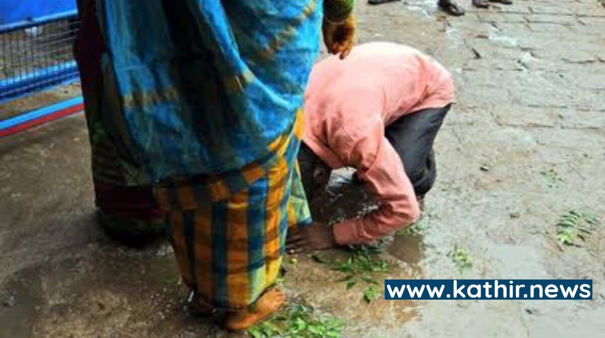 காரியத்தை தொடங்கும் முன் பெரியோர் காலில் விழுந்து ஆசிர்வாதம் வாங்குவது ஏன்?