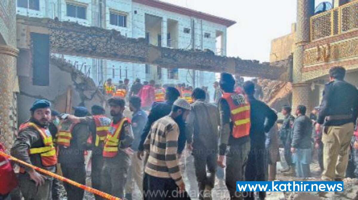 மசூதியில் தற்கொலை படை தாக்குதல் - பாகிஸ்தானில் பயங்கரம் 46 பேர் உடல் சிதறி பலி