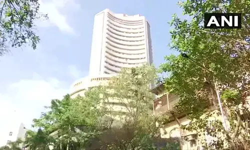 பட்ஜெட் தாக்கல் எதிரொலி: உயர்வுடன் தொடங்கியது இந்திய பங்குசந்தை! பட்ஜெட் தாக்கல் எதிரொலி: உயர்வுடன் தொடங்கியது இந்திய பங்குசந்தை!