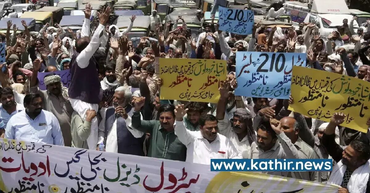 பாகிஸ்தான் பெறும் கடன் அனைத்தும் ராணுவ உயரதிகாரிகள் கைகளுக்கே போய் சேருகிறது - IMF பகீர் தகவல்!