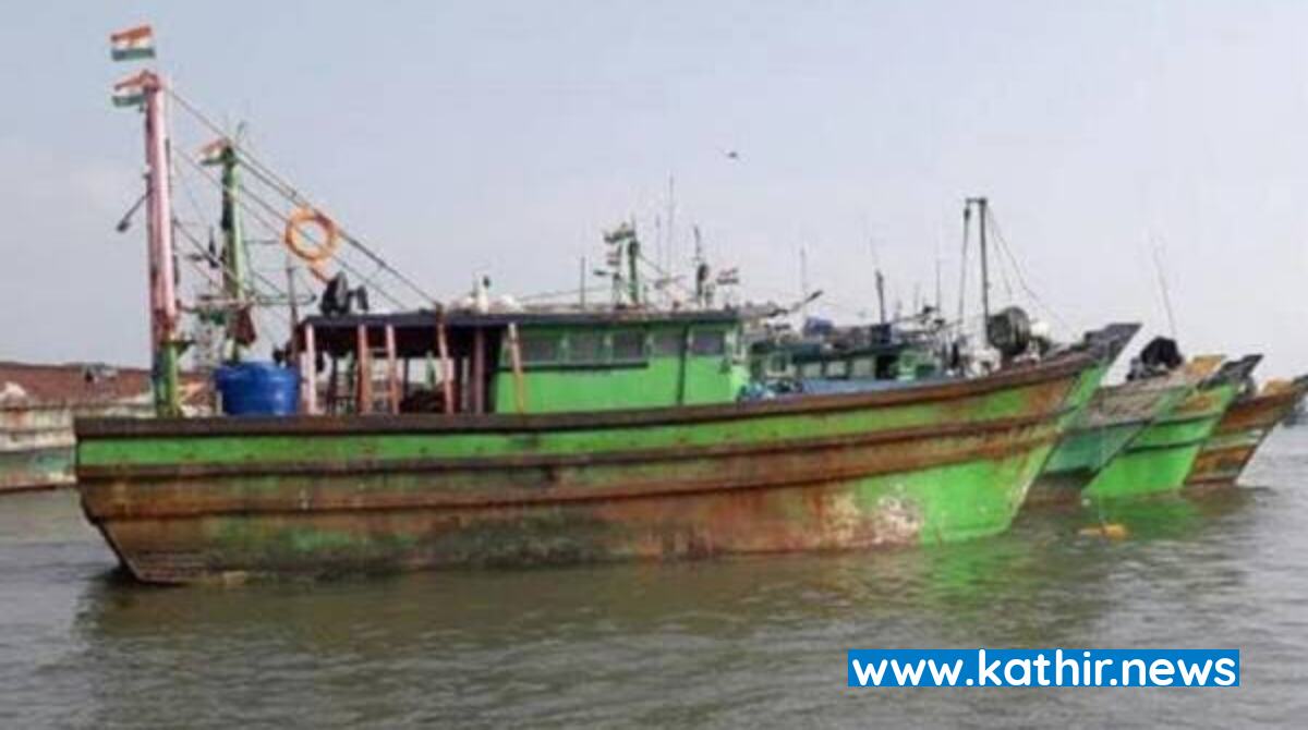 இலங்கையில் இருந்து படகுமூலம் சீனர்கள் ஊடுருவலா? வேதாரண்யத்தில் கடலோர கிராமங்களில் போலீசார் தீவிர கண்காணிப்பு