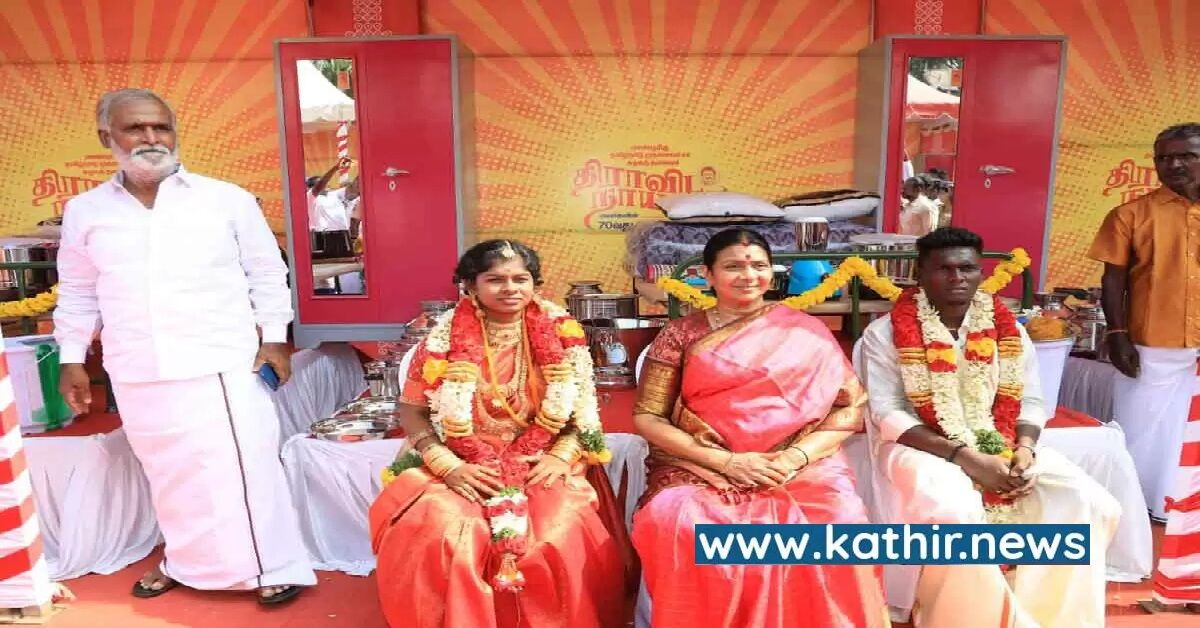 துர்கா ஸ்டாலினிடம் காலில் விழுந்த அமைச்சர் சேகர்பாபு! ஓ இது தான் சமூக நீதியா?