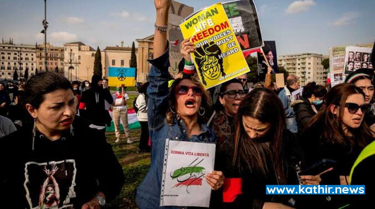 ஈரானில் மேலும் 100 மாணவிகளுக்கு விஷம் கொடுக்கப்பட்டதால் பரபரப்பு- எதிர்ப்பு தெரிவித்த மக்கள் போராட்டத்தில் குதித்தனர்