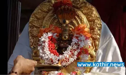 சிவசக்தி ரூபத்தில் காட்சி தரும் மூகாம்பிகை