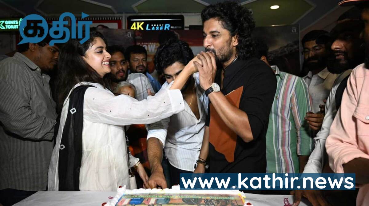 தசரா வெற்றி கொண்டாட்டத்தில் கீர்த்தி சுரேஷ்!