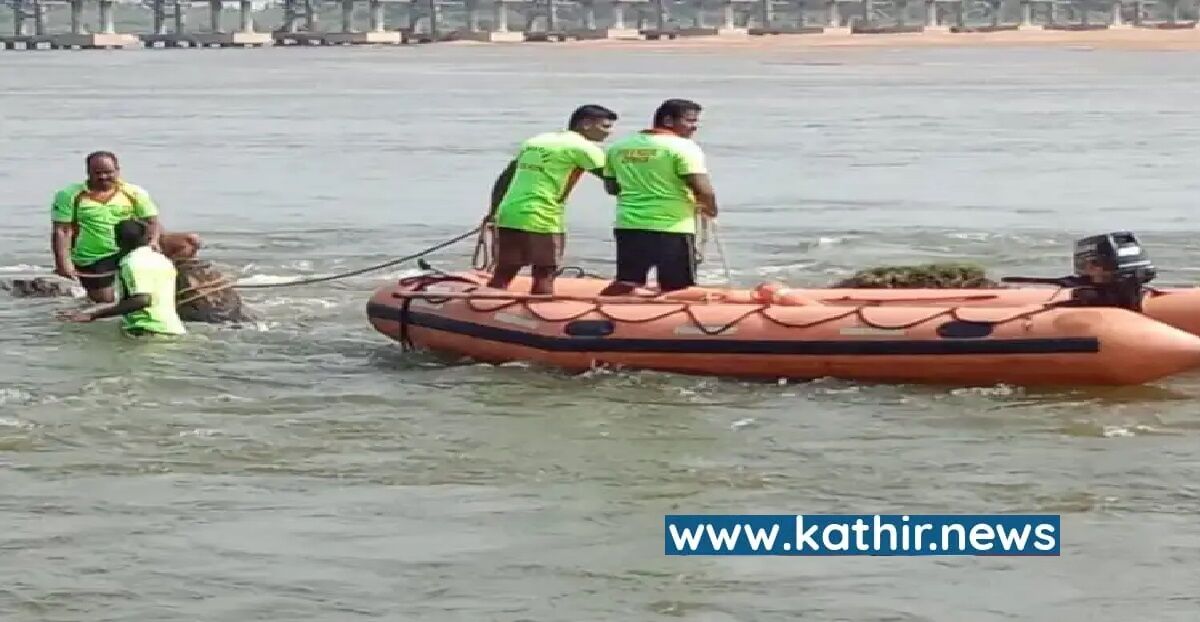 அறிவிப்பின்றி தண்ணீர் திறப்பு: கொள்ளிடத்தில் மூழ்கி 3 
வேத பாடசாலை சிறுவர்கள் பலி!