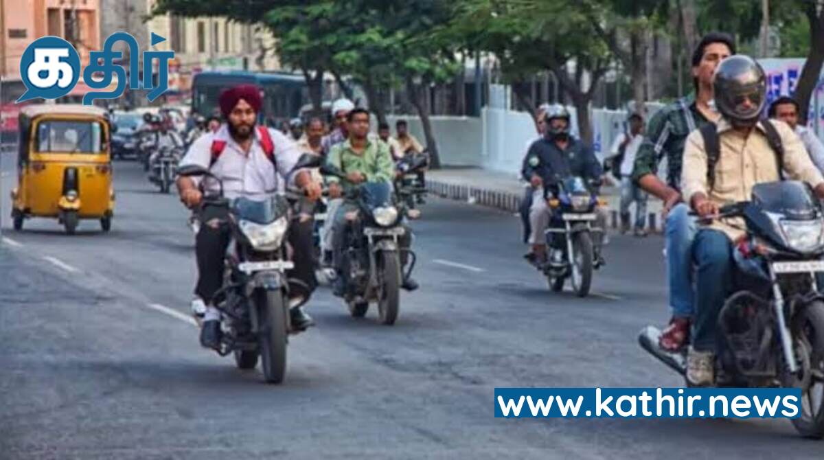 இருசக்கர வாகனத்தில் மூன்று பேர் செல்ல அனுமதி உண்டா? நிதின் கட்காரி பதில்