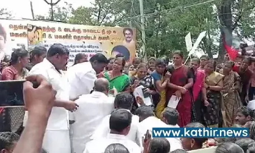 திமுகவில் இருக்கும் பெண்களுக்கே பாதுகாப்பு இல்லை: மேடையில் புலம்பிய மகளிர் அணி தலைவி!