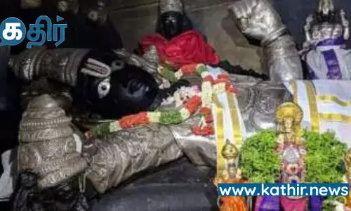 வேதங்களை மீட்டுக் கொடுத்த ஆதி அரங்கநாதர் வேதங்களை மீட்டுக் கொடுத்த ஆதி அரங்கநாதர்